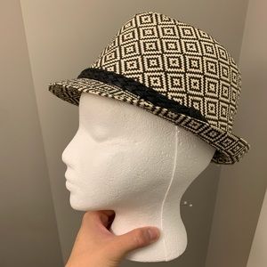 Unisex Lightweight Fedora style, very chic for summer hat size S/M